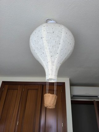 Lámpara infantil globo aerostático De Zara Home