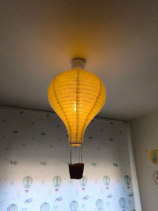 Lámpara infantil globo aerostático De Zara Home