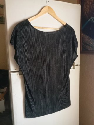 Blusa negra brillante