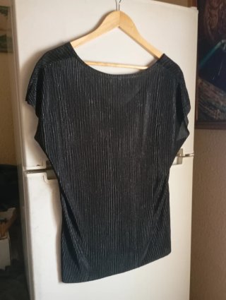 Blusa negra brillante