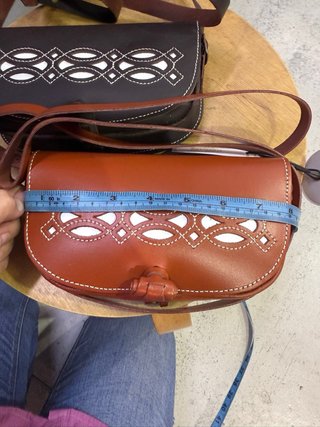 Bolso riñonera de cuero para romeria Rocio feria