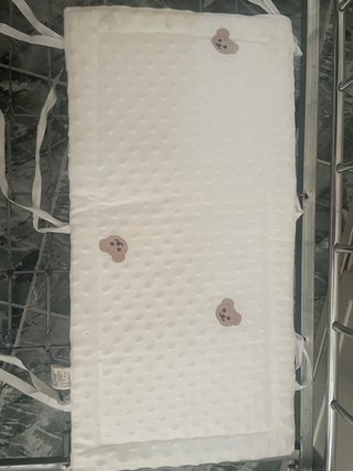 Cubre cuna blanco con ositos