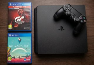 PlayStation 4 (500GB)