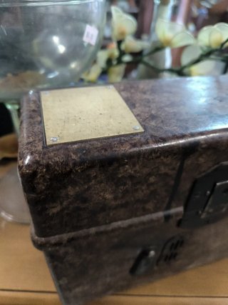 Caja de teléfono alemana antigua