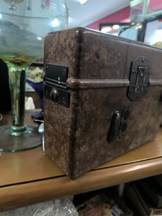 Caja de teléfono alemana antigua