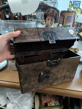 Caja de teléfono alemana antigua