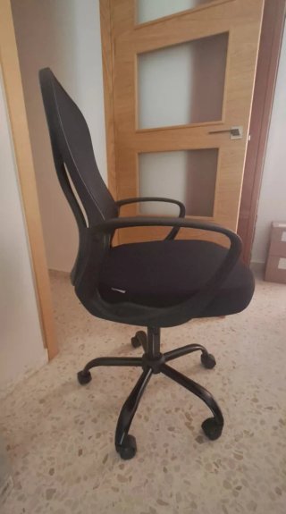 Silla de oficina ergonómica negra