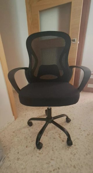 Silla de oficina ergonómica negra