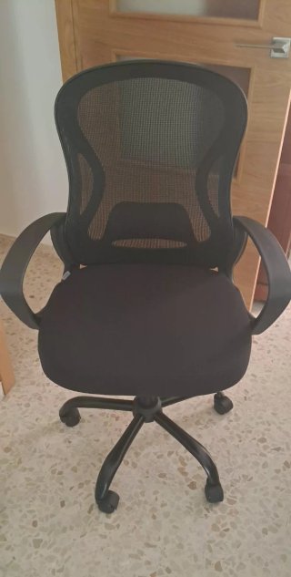 Silla de oficina ergonómica negra