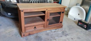 Mueble TV madera con puertas cristal