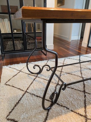Mesa comedor madera raíz y fundición 160x90