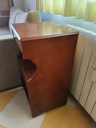 Mesita auxiliar de madera