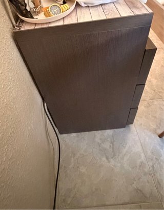 Cómoda de madera y cristal