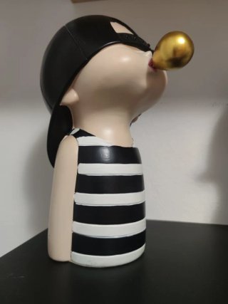 Figura decorativa niño con gorra