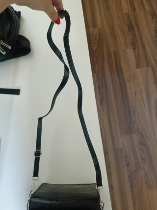 Bolso negro efecto piel cocodrilo