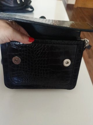 Bolso negro efecto piel cocodrilo