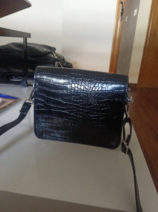 Bolso negro efecto piel cocodrilo