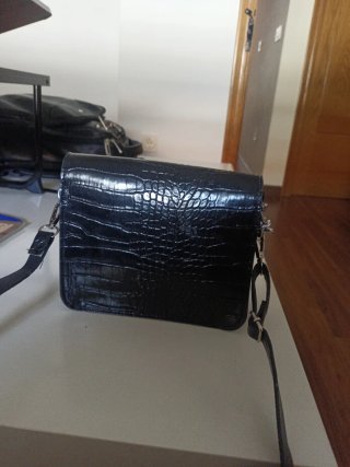 Bolso negro efecto piel cocodrilo