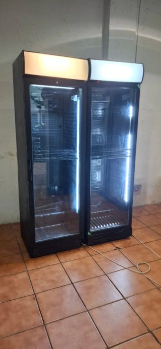 Nevera expositora de una puerta 350 cada una
