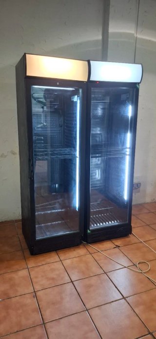 Nevera expositora de una puerta 350 cada una