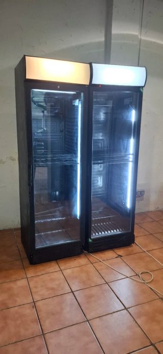 Nevera expositora de una puerta 350 cada una