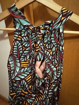 Camiseta sin mangas con estampado de hojas