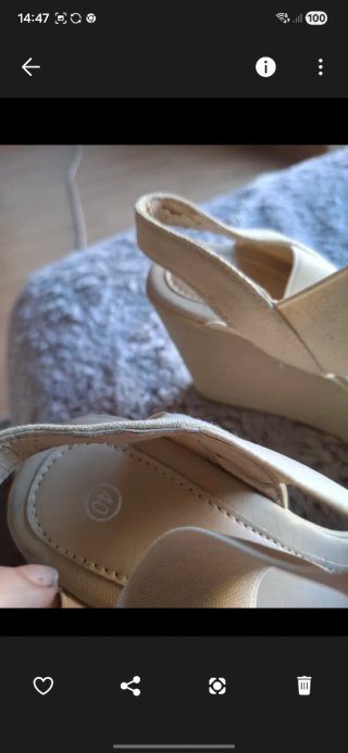 Sandalias plataforma/cuñas 40 crema,con elasticos,