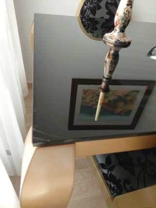 Mesa Comedor Cristal Negro Patas Doradas