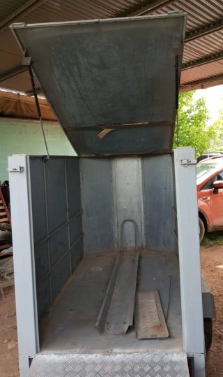 Remolque cerrado 750kg