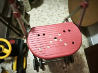 Andador con asiento y ruedas