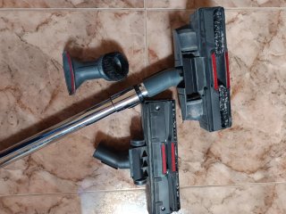 Aspirador Moulinex 1600W con accesorios