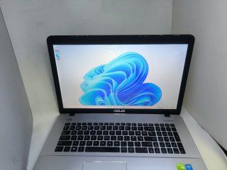 Portátil Asus X751L Plata y Negro