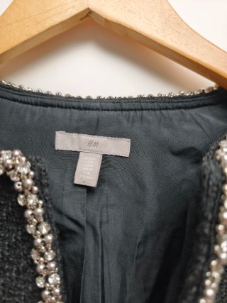 Chaqueta negra con pedrería