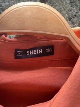 Chaqueta SHEIN manga abullonada es fina