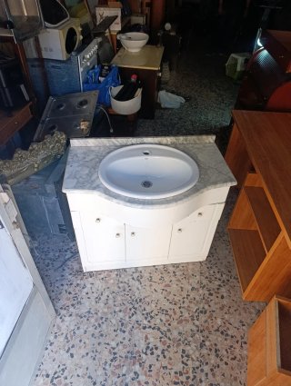 Mueble de baño con lavabo de mármol