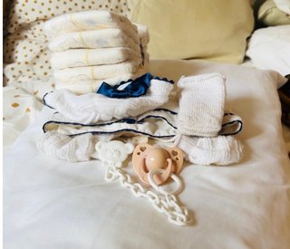 Cuna blanca madera para muñeca + muñeca