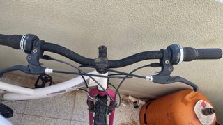Bicicleta infantil blanca y rosa