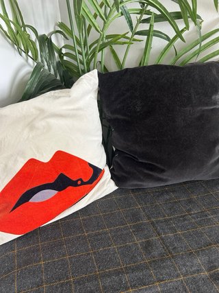 Almohadas IKEA Edición Limitada Labios Rojos