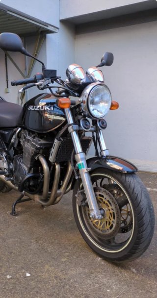 Suzuki GSX 750 INAZUMA