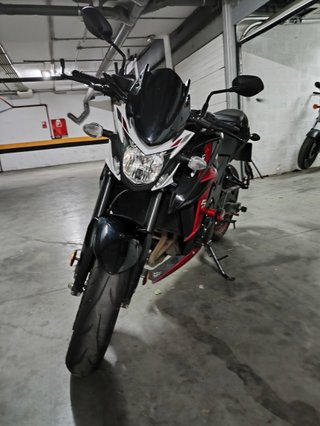 Suzuki GSX-S750 Naked Moto