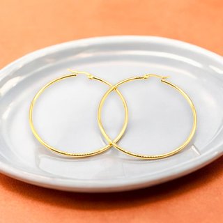Aros 5 cm. diámetro plateados o dorados de acero.