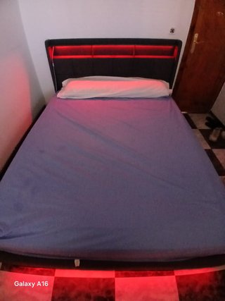 Cama Matrimonio LED y USB