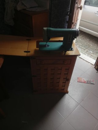 Máquina de coser Alfa De Luxe antigua