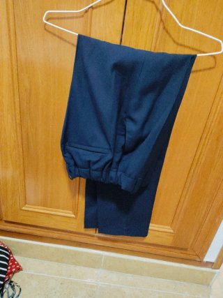 Traje de niño azul marino  Talla 164 cm,14 años
