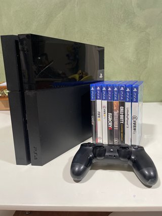 Consola PS4 Negra + Mando y 8 Juegos