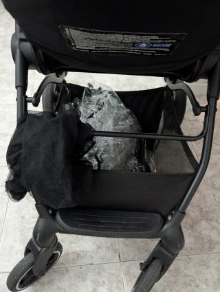 Cochecito de bebé gris