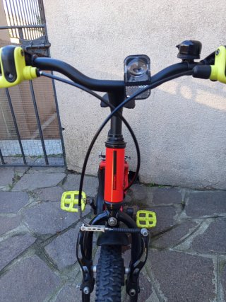 Bicicletta B'Twin rossa per bambini