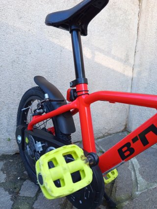 Bicicletta B'Twin rossa per bambini