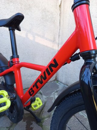 Bicicletta B'Twin rossa per bambini