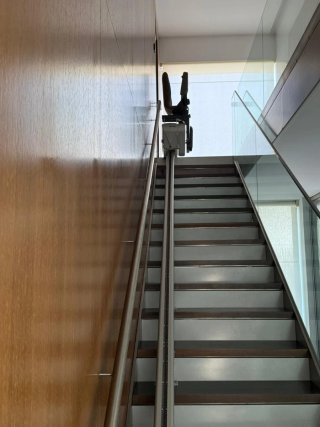 Silla salvaescaleras eléctrica beige